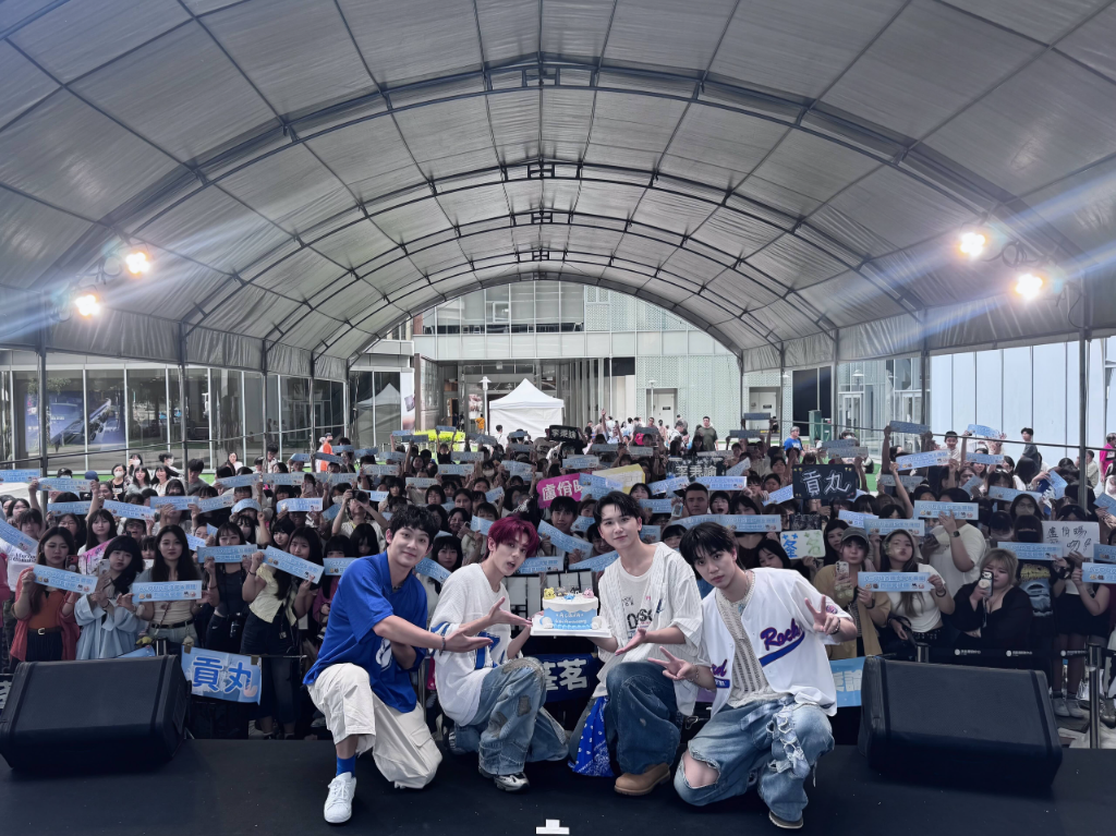 AcQUA源少年出道4週年慶生！台南場粉絲送蛋糕手幅　團員感性許願：「一起走下去」