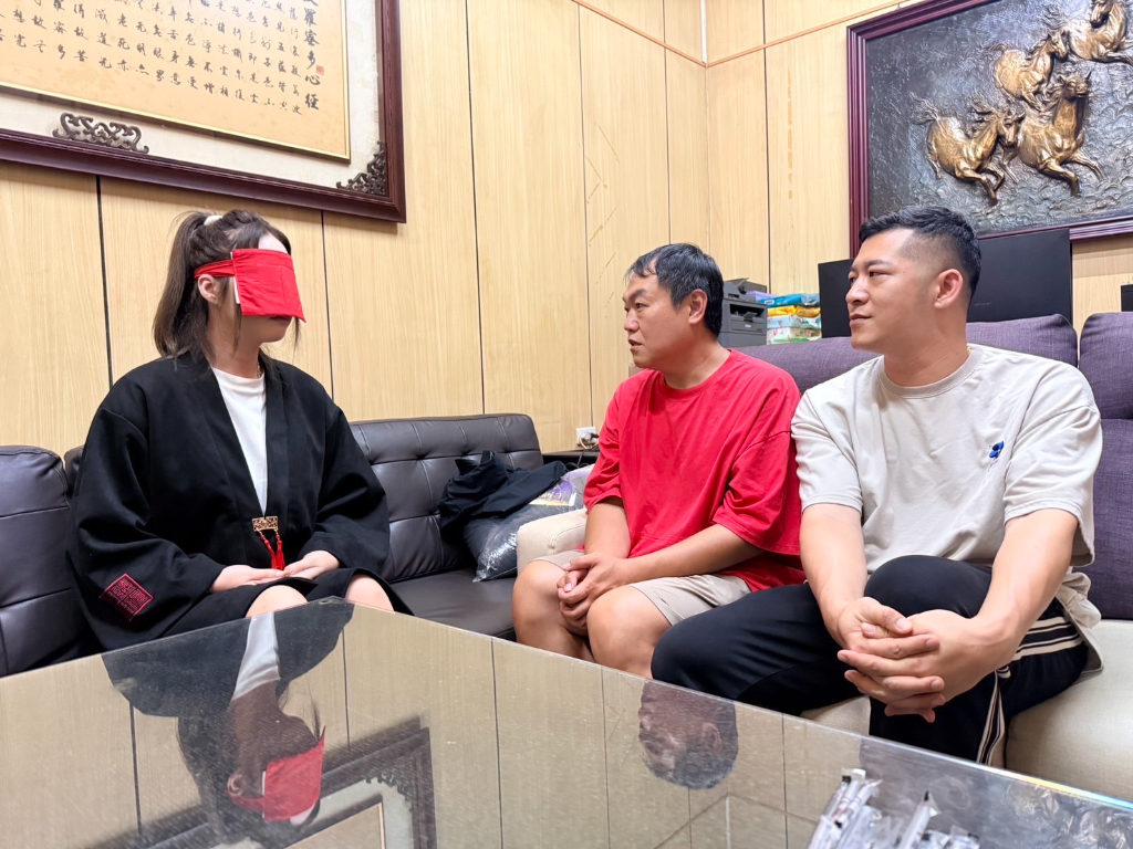 草爺豪砸百萬闖墓園！台中「神明翻譯機」儲君老師揭驚人前世　與司徒竟是神職搭檔結今生緣