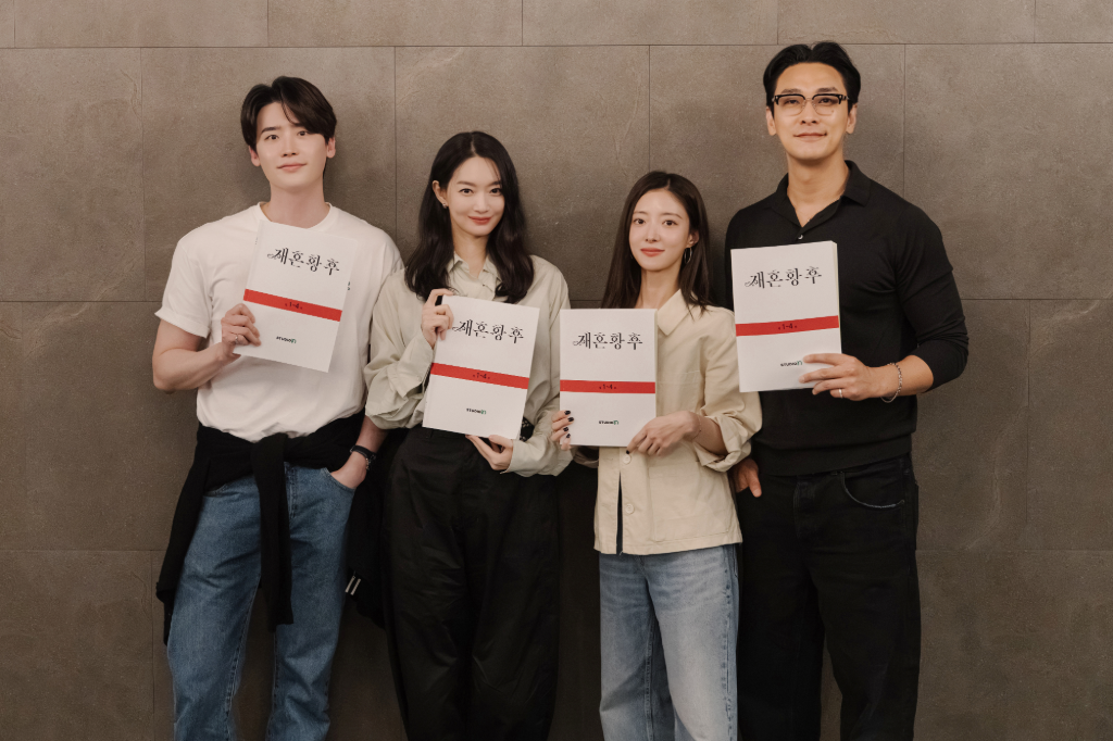 申敏兒霸氣休夫改嫁李鍾碩！漫改韓劇《再婚皇后》瀏覽量破29億　11/4開播