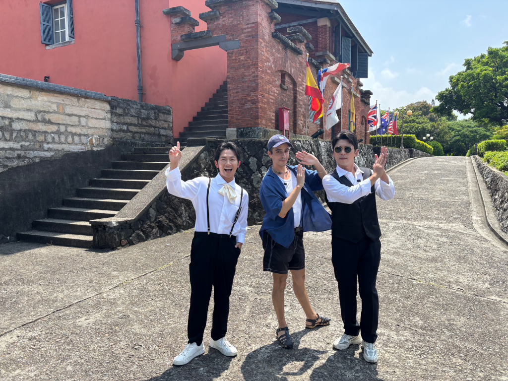 《中文怪物》梵雅戈手臂刺青藏洋蔥！與兩個妹妹睽違6年終於團聚　3人刺青「合體才完整」