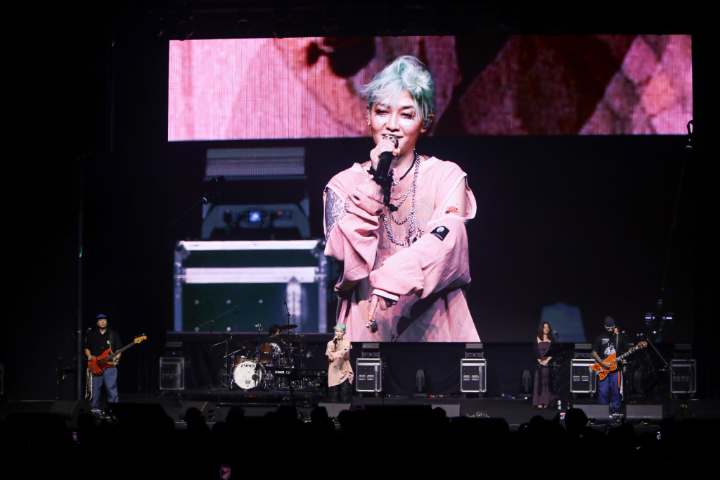 范曉萱演唱與大S共同創作曲突遇「斷訊」！機智喊「Something wrong」　鬼月驚呼：阿彌陀佛