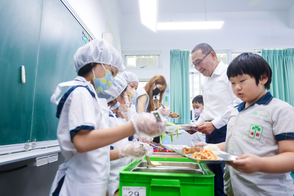 新北市推「免費營養午餐」！侯友宜：品質不妥協　32萬學童受惠