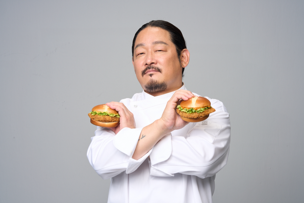 《黑白大廚》金度潤宣布來台發展！簽約鄭智善同門　首接台灣代言「麥當勞勁脆鷄腿堡」