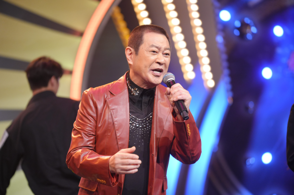 蔡小虎唱〈愛人醉落去〉被逼跳麥可傑克森「月球漫步」　歐漢聲絲滑舞步搶鏡「改天教你」