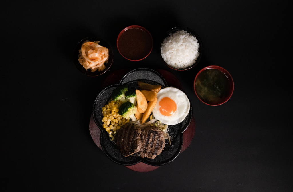全台首家！炭火料理進駐百貨美食街　「有喜炭火」9/4開幕