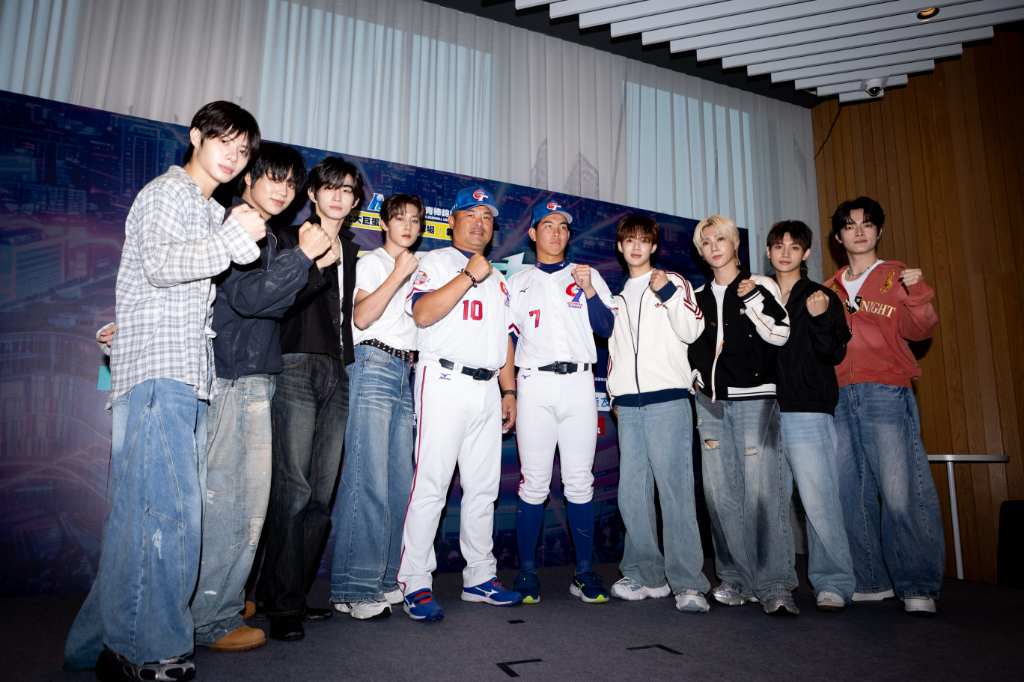 男團驚藏「隱藏版王牌投手」！ARKis 崇峻小學曾是棒球隊投手　挺進國際賽開球
