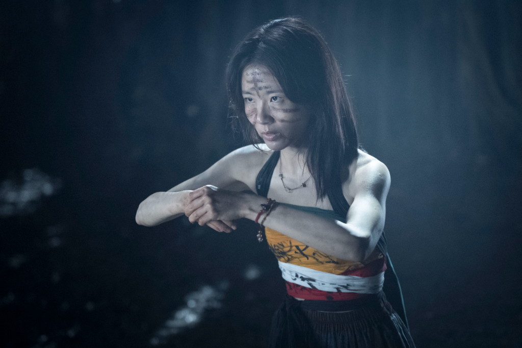 許安植《粽邪4：坤蒂拉娜》挑戰「女跳鍾馗」突破傳統！每天對鏡狂練身段　威亞吊到滿身瘀青練出二頭肌