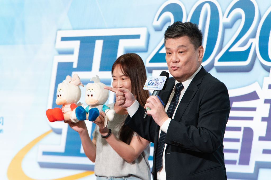 名古屋亞運倒數5天！謝昶易秀32年前廣島亞運吉祥物：「波波、咕咕」與「Honohon」跨世代相見