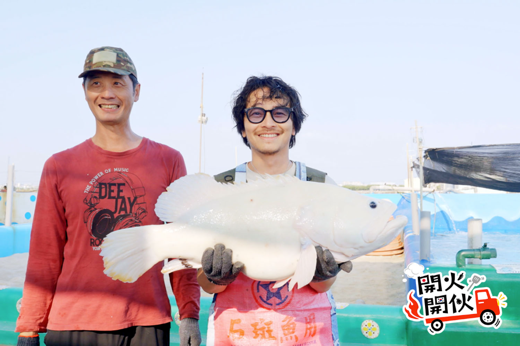 《開火開伙》高雄棧貳庫開戰！川越達也穿青蛙裝下田　鄭智善、李玉璽全身沾滿香蕉汁
