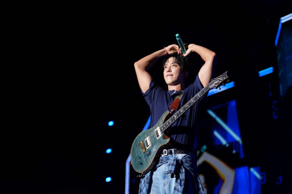 CNBLUE第四度來台嗨唱！鄭容和狂撩「我們的愛是太熱」　中秋深情喊：月亮很美