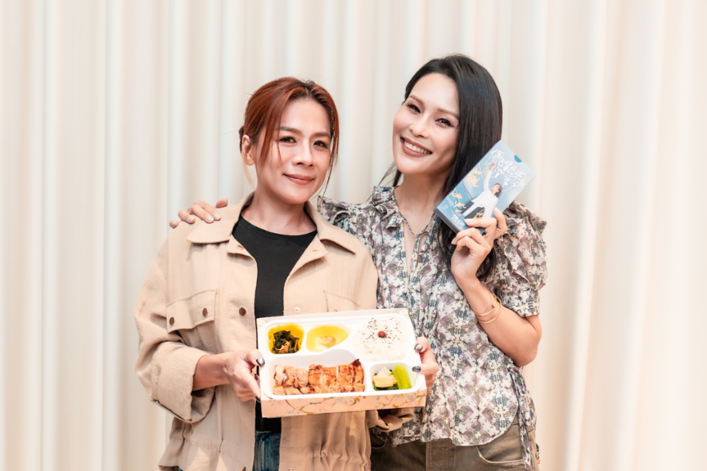 周蕙迷路仍趕江美琪演唱會！貼心送「去骨排骨飯」　兒子戴工作證變最萌「小小工作人員」