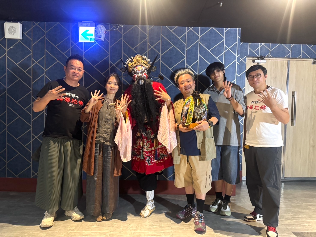 《粽邪4：坤蒂拉娜》鍾馗法師現身戲院祈福！劉國劭重現面膜名場面　鐵粉狂刷40次