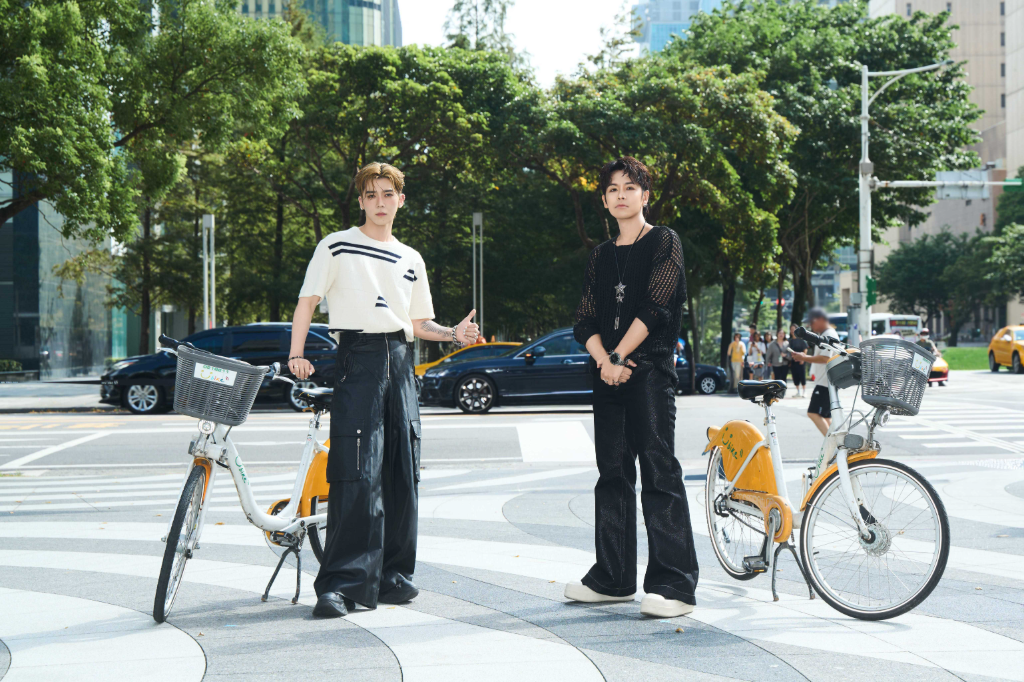 Bii畢書盡、鼓鼓騎YouBike驚喜現身信義區　首跳「67舞」嗨翻粉絲