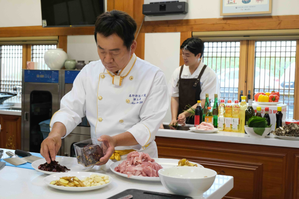 台韓大廚Cooking秀！《嗨！營業中》解鎖京畿道在地食材　爆發料理危機