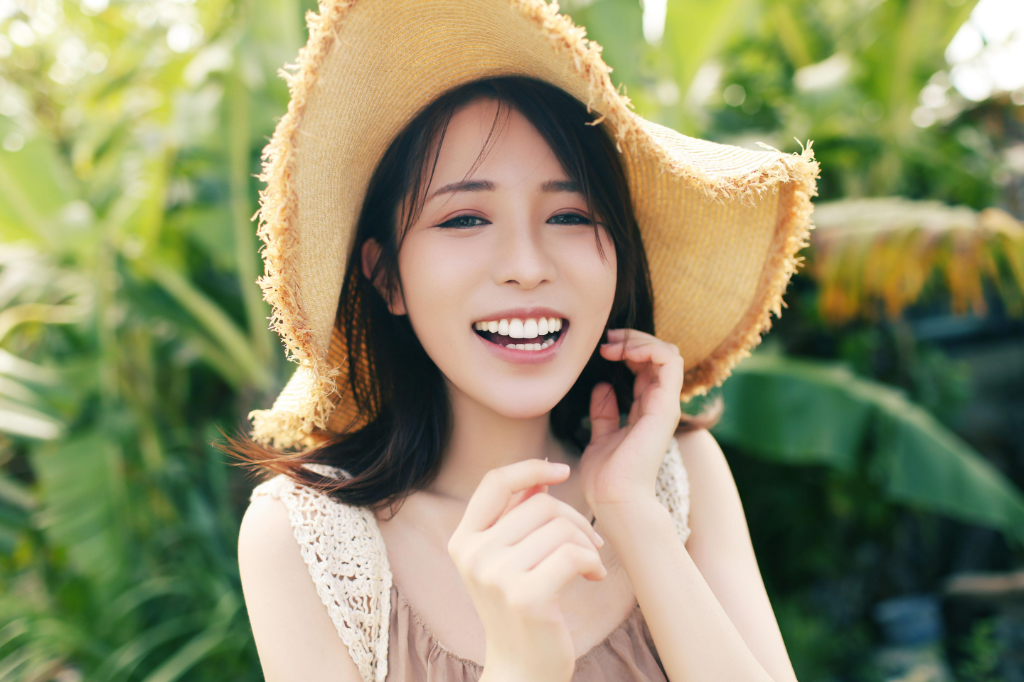 美女牙醫劉芷伊解鎖人生第一次！赴沖繩拍寫真集　甜美、性感多變造型曝光
