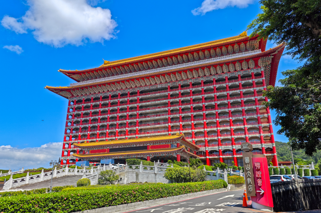 台北旅宿｜開箱圓山實境解謎　地底密道探險、夜訪神秘洞窟酒吧