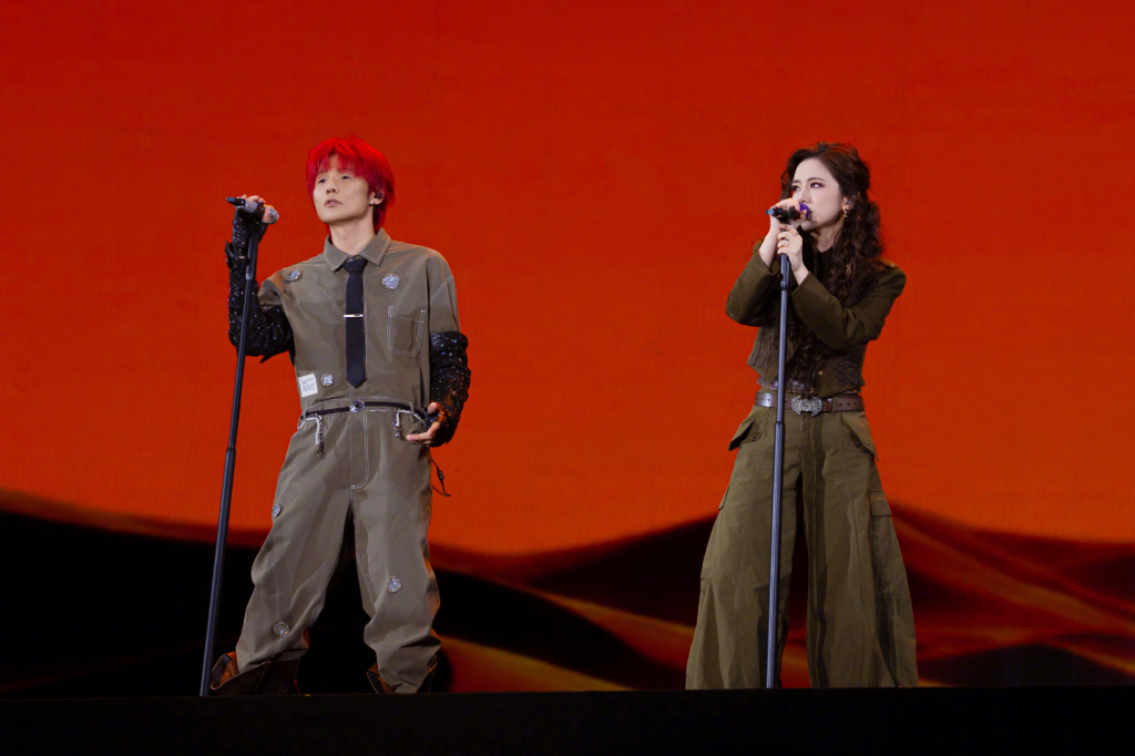 鄧紫棋、李榮浩首次同台演唱《自由的你》　揭巡演途中打磨新歌幕後故事
