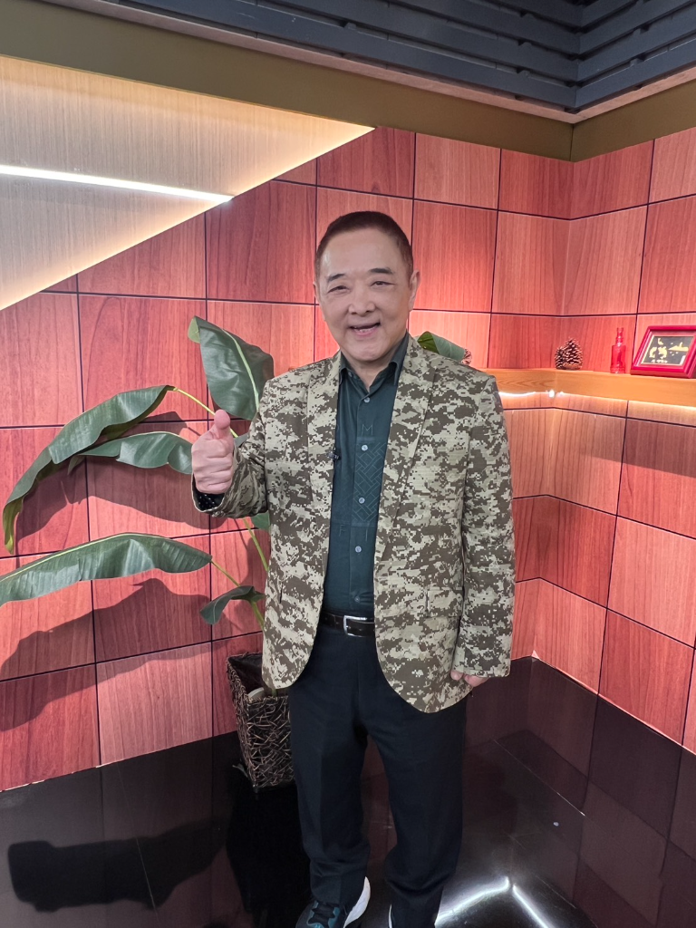 69歲小亮哥老花飆到450度！近10年不敢開車　養生菜單：先吃青菜、最後才吃飯