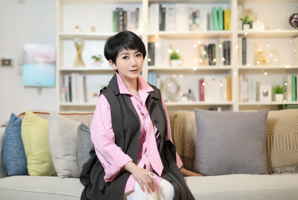 周思潔談郭靜純離婚！讚她當年為孩子移民加拿大　溫柔喊話：誰家的窗戶沒有灰