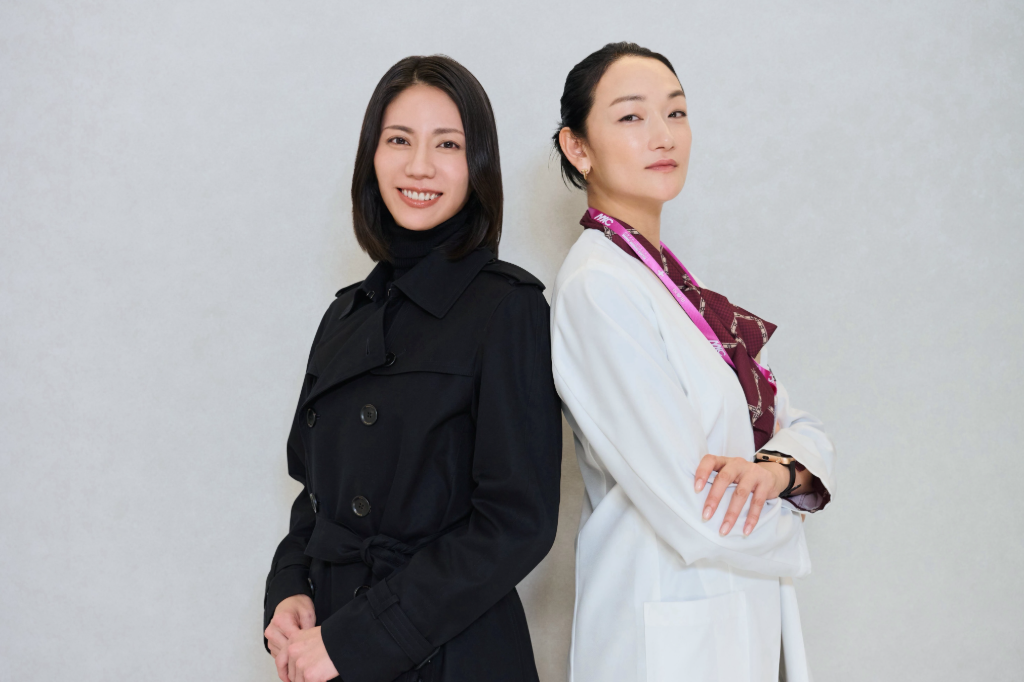 松下奈緒睽違 5 年重披《派遣女醫》護理師服　不忍笑喊：「還穿得下！」